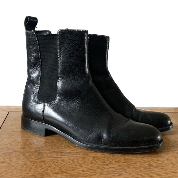 90s Era Chelsey Boots - Picture 2 of 7